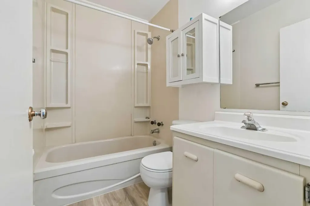 1306 87 Avenue SW Calgary AB T2V 0W3
