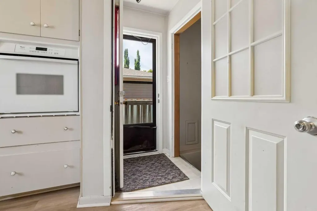 1306 87 Avenue SW Calgary AB T2V 0W3