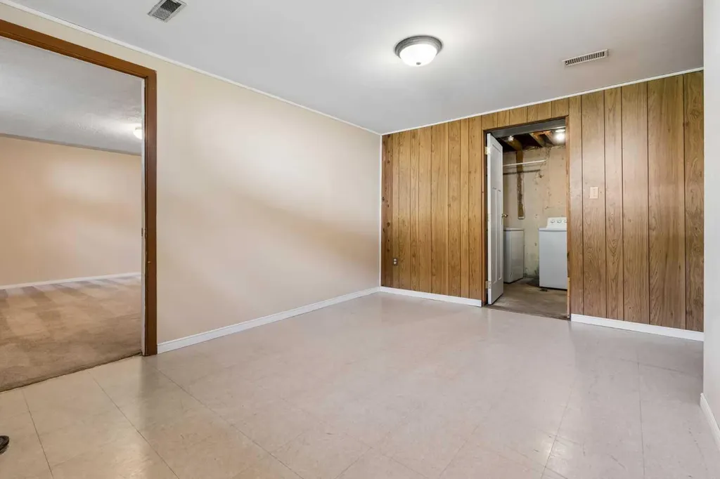 1306 87 Avenue SW Calgary AB T2V 0W3