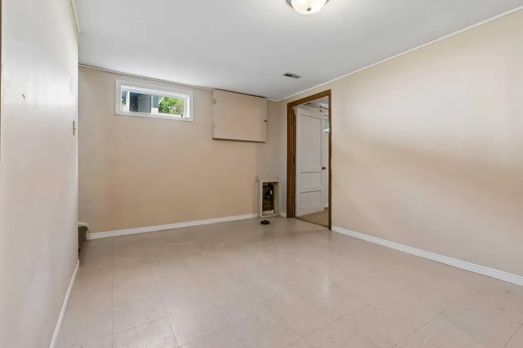 1306 87 Avenue SW Calgary AB T2V 0W3