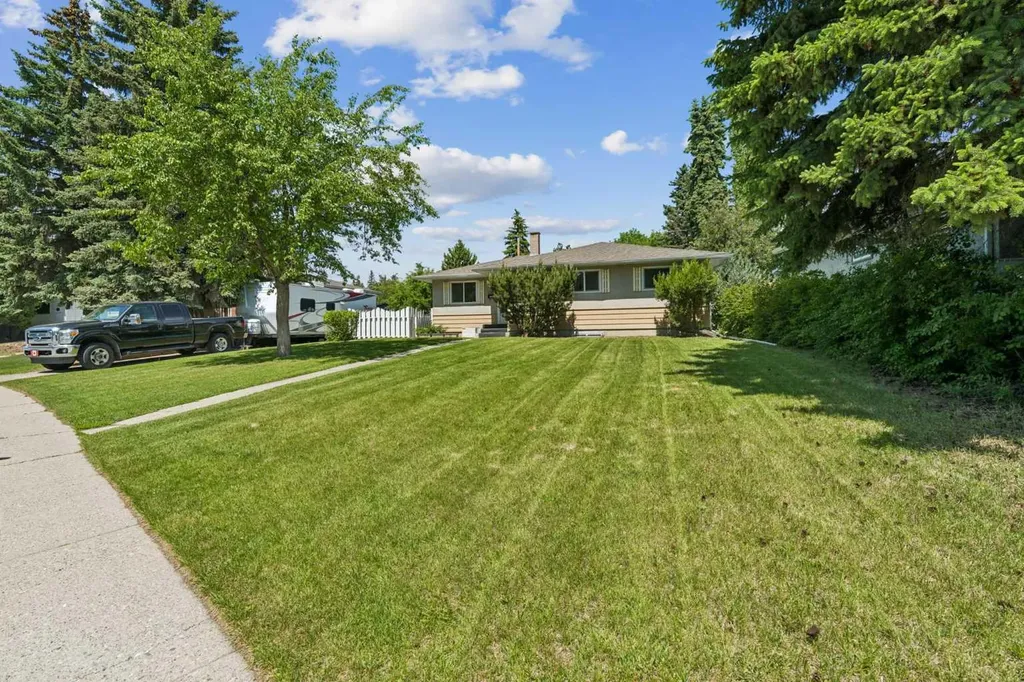 1306 87 Avenue SW Calgary AB T2V 0W3