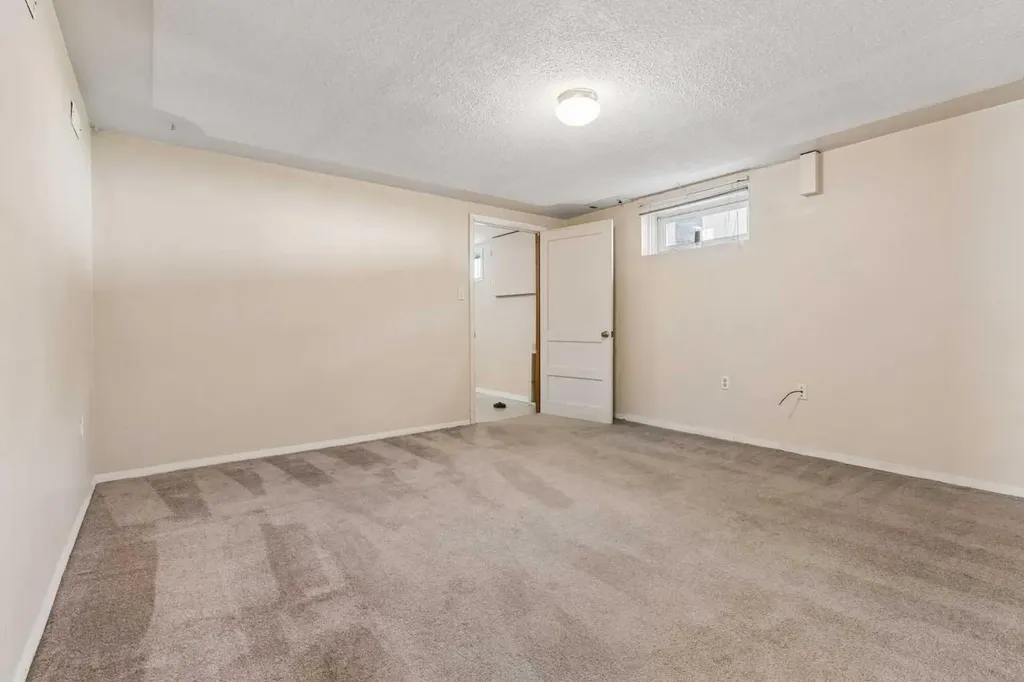 1306 87 Avenue SW Calgary AB T2V 0W3