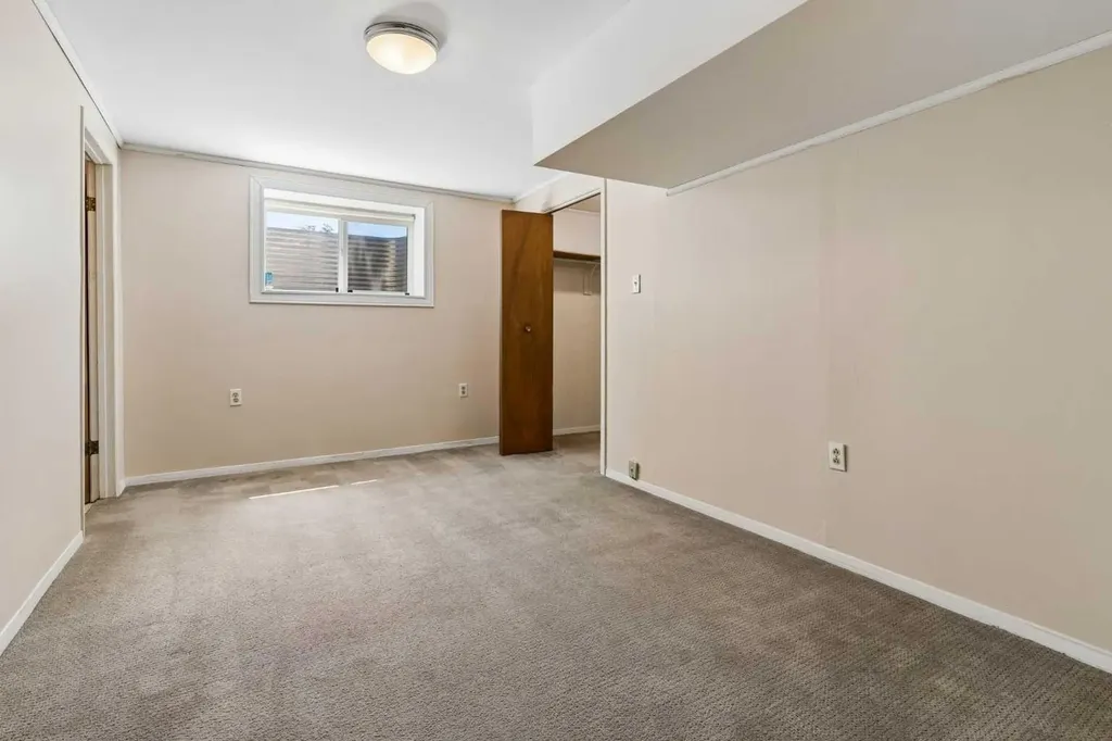 1306 87 Avenue SW Calgary AB T2V 0W3