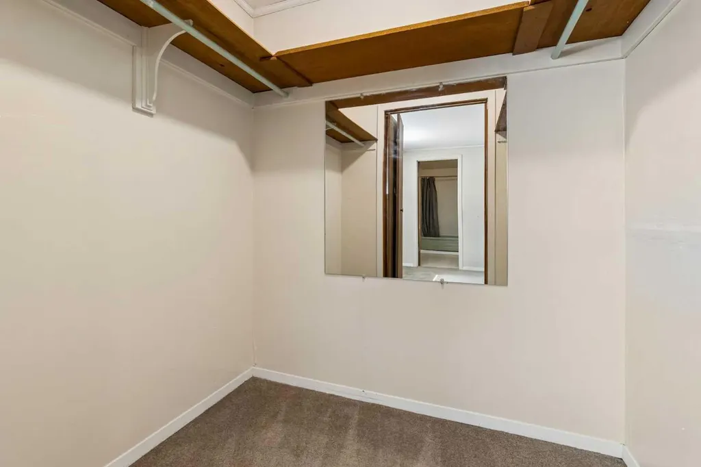 1306 87 Avenue SW Calgary AB T2V 0W3
