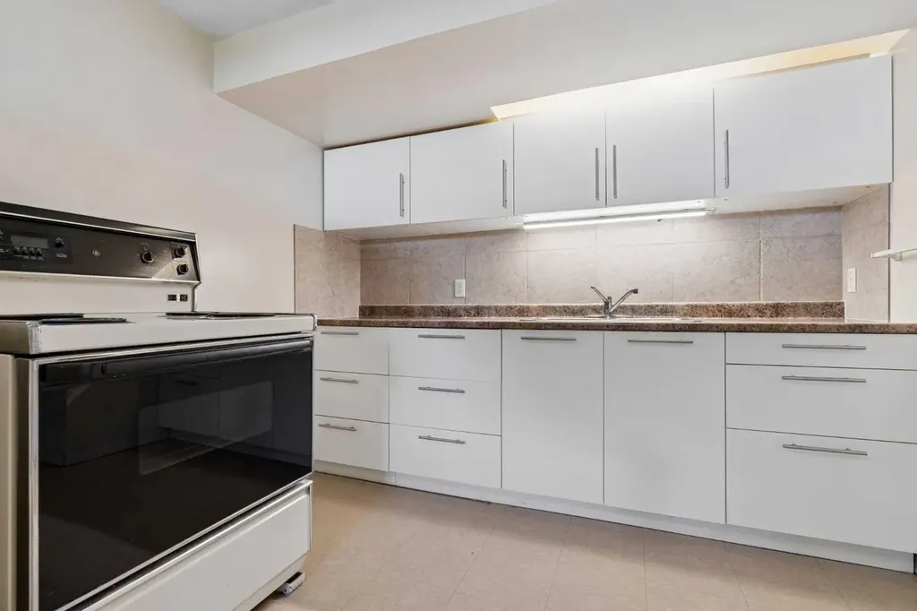 1306 87 Avenue SW Calgary AB T2V 0W3