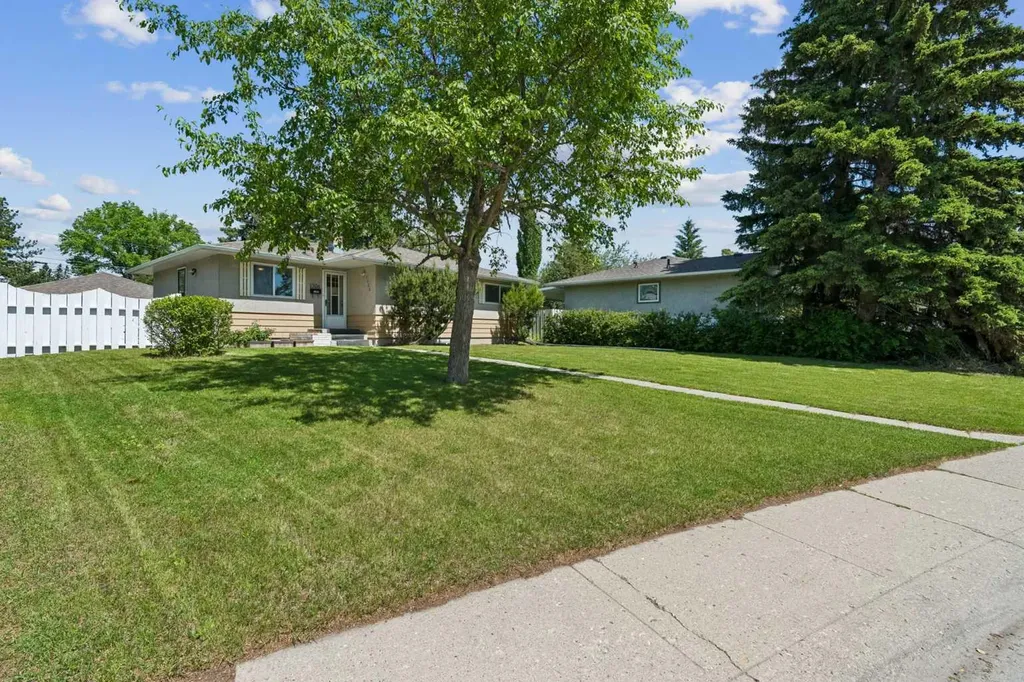1306 87 Avenue SW Calgary AB T2V 0W3