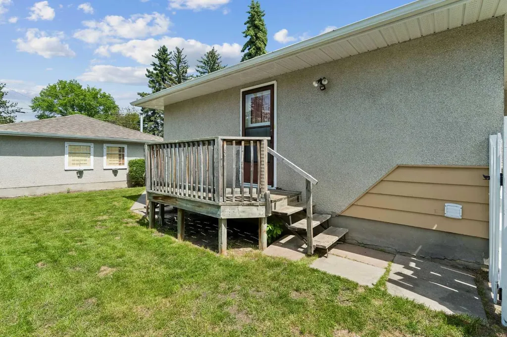 1306 87 Avenue SW Calgary AB T2V 0W3