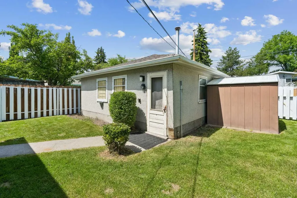 1306 87 Avenue SW Calgary AB T2V 0W3
