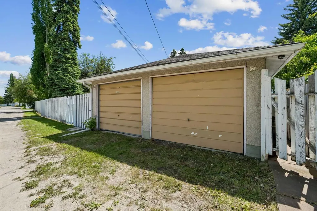 1306 87 Avenue SW Calgary AB T2V 0W3