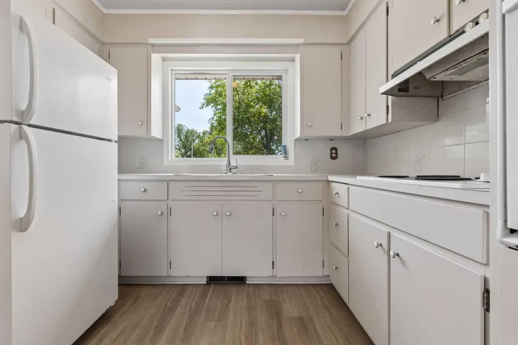 1306 87 Avenue SW Calgary AB T2V 0W3