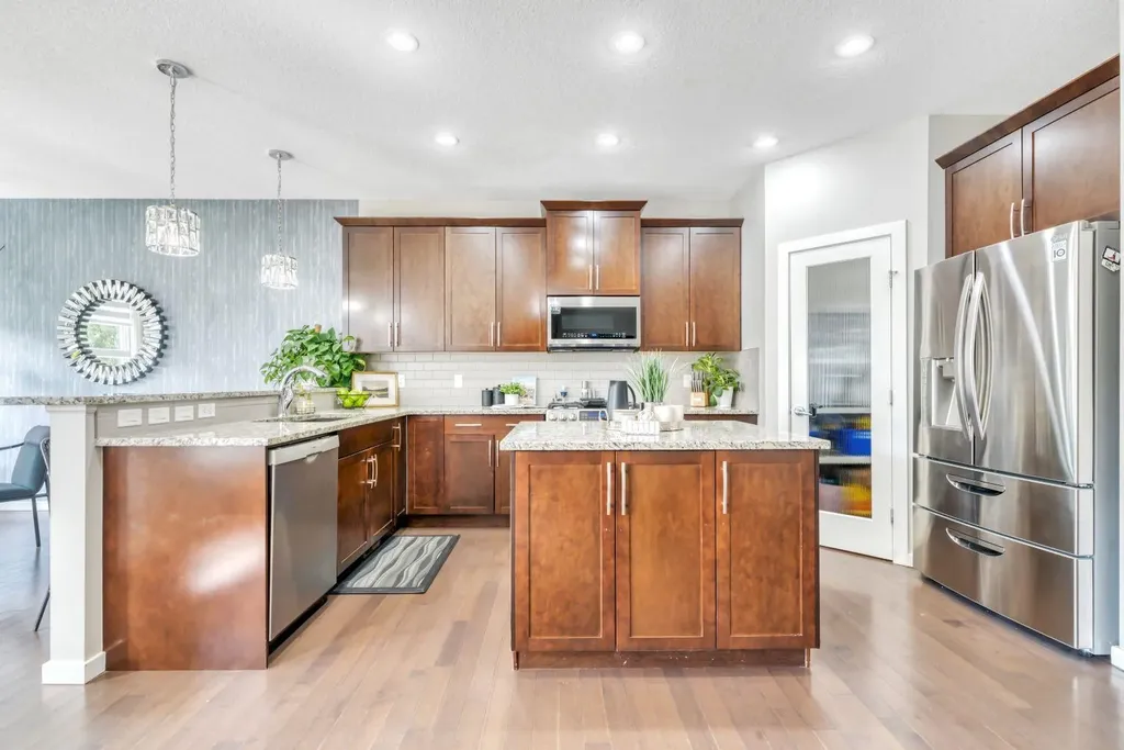 31 Mahogany Way SE Calgary AB T3M 1N4
