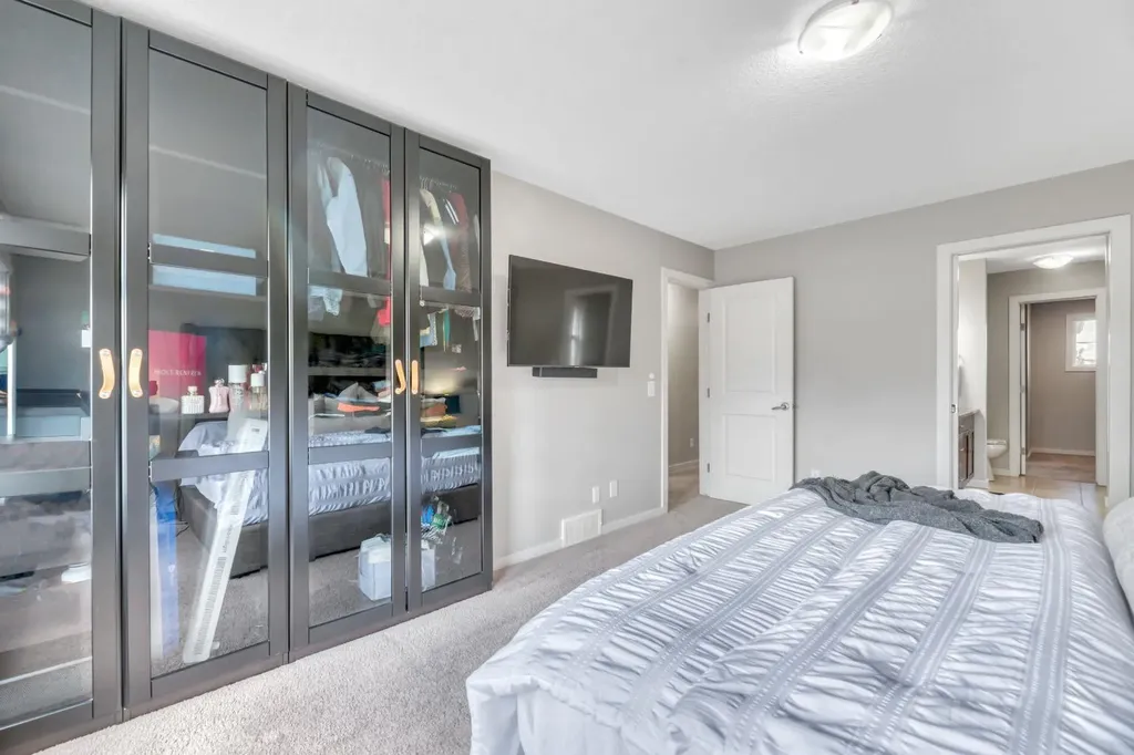 31 Mahogany Way SE Calgary AB T3M 1N4