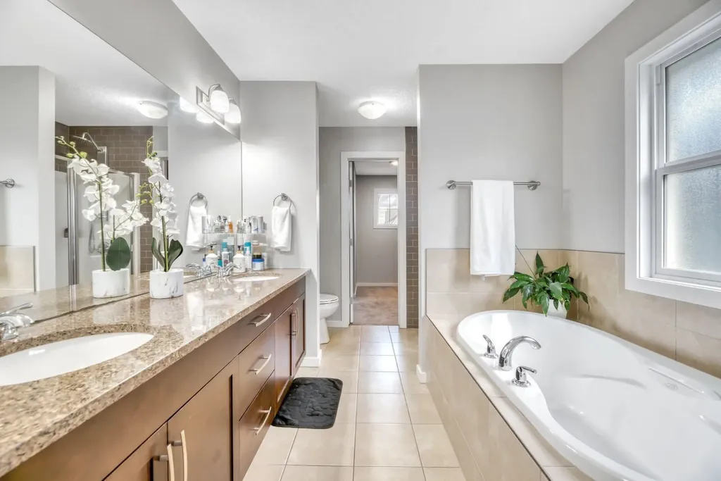 31 Mahogany Way SE Calgary AB T3M 1N4