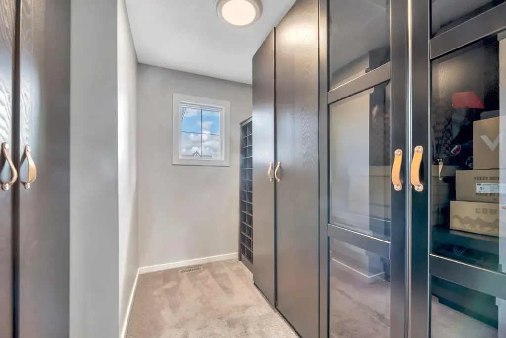 31 Mahogany Way SE Calgary AB T3M 1N4