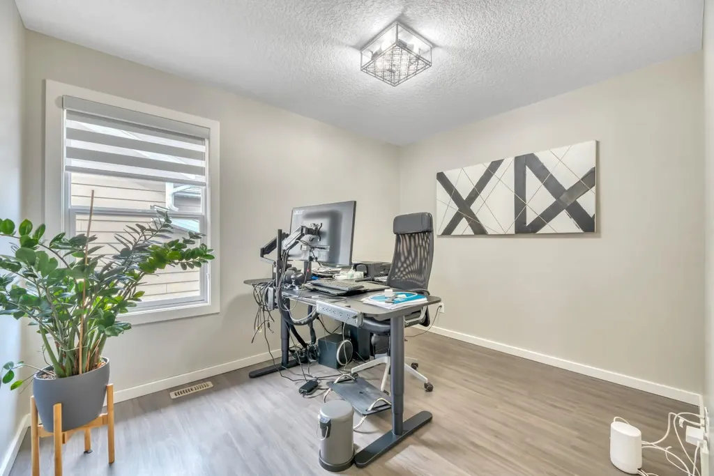 31 Mahogany Way SE Calgary AB T3M 1N4