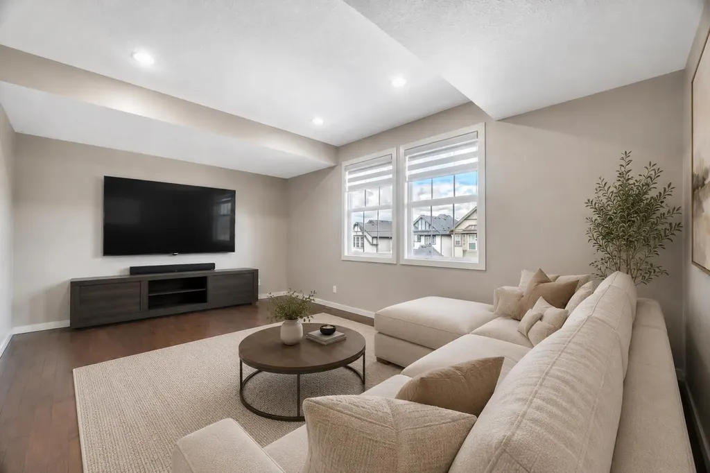 31 Mahogany Way SE Calgary AB T3M 1N4