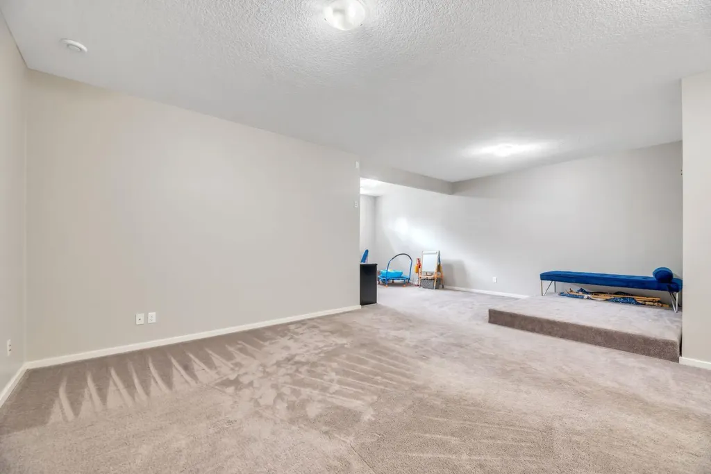 31 Mahogany Way SE Calgary AB T3M 1N4