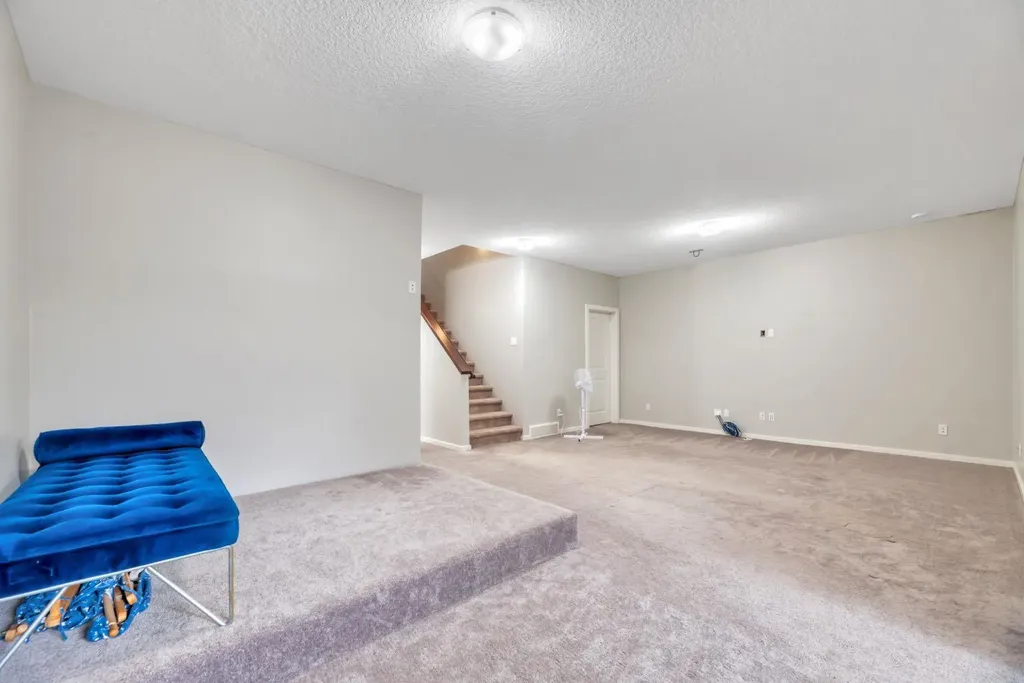 31 Mahogany Way SE Calgary AB T3M 1N4