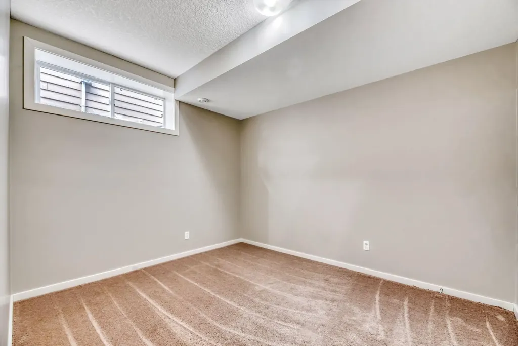 31 Mahogany Way SE Calgary AB T3M 1N4