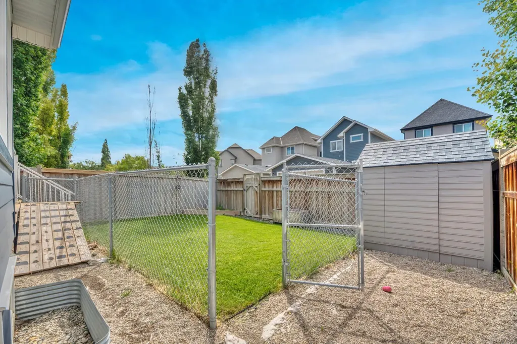 31 Mahogany Way SE Calgary AB T3M 1N4