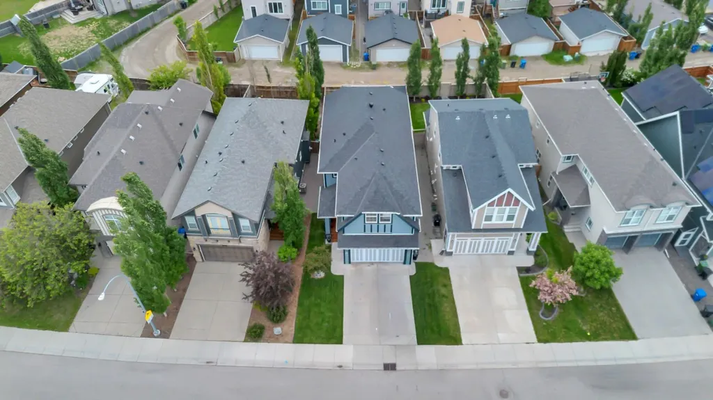 31 Mahogany Way SE Calgary AB T3M 1N4