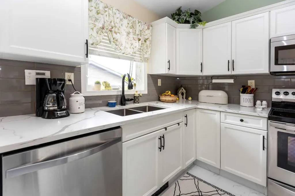 63 Vanier Drive Red Deer AB T4R 0G3