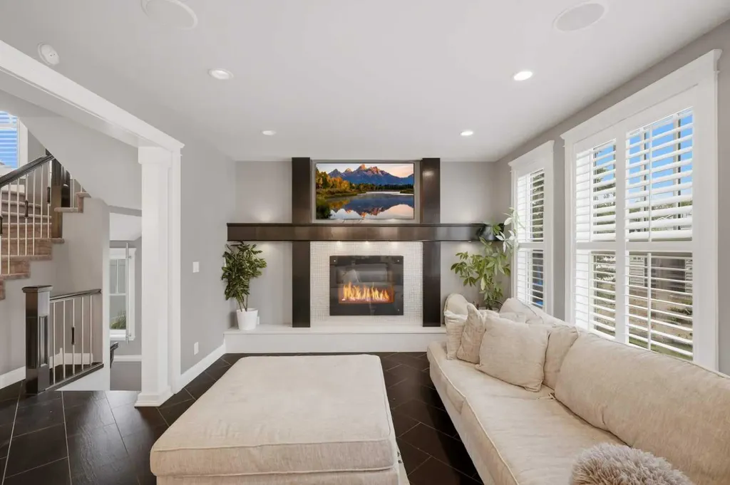 1 Rosewood Rise Sylvan Lake AB T4S 0G3