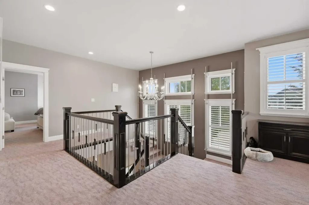 1 Rosewood Rise Sylvan Lake AB T4S 0G3