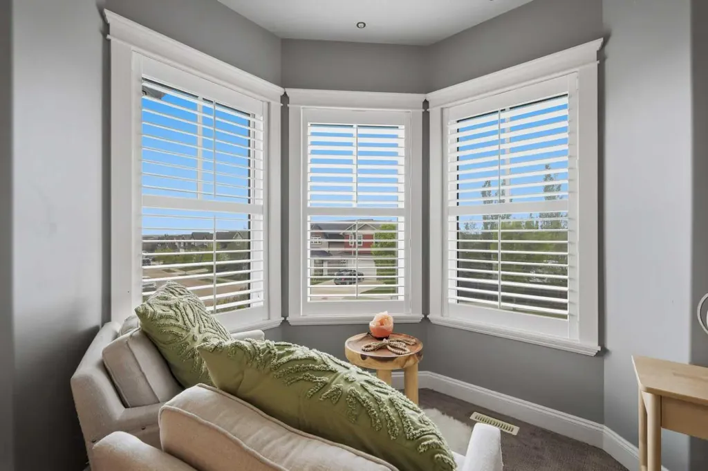 1 Rosewood Rise Sylvan Lake AB T4S 0G3