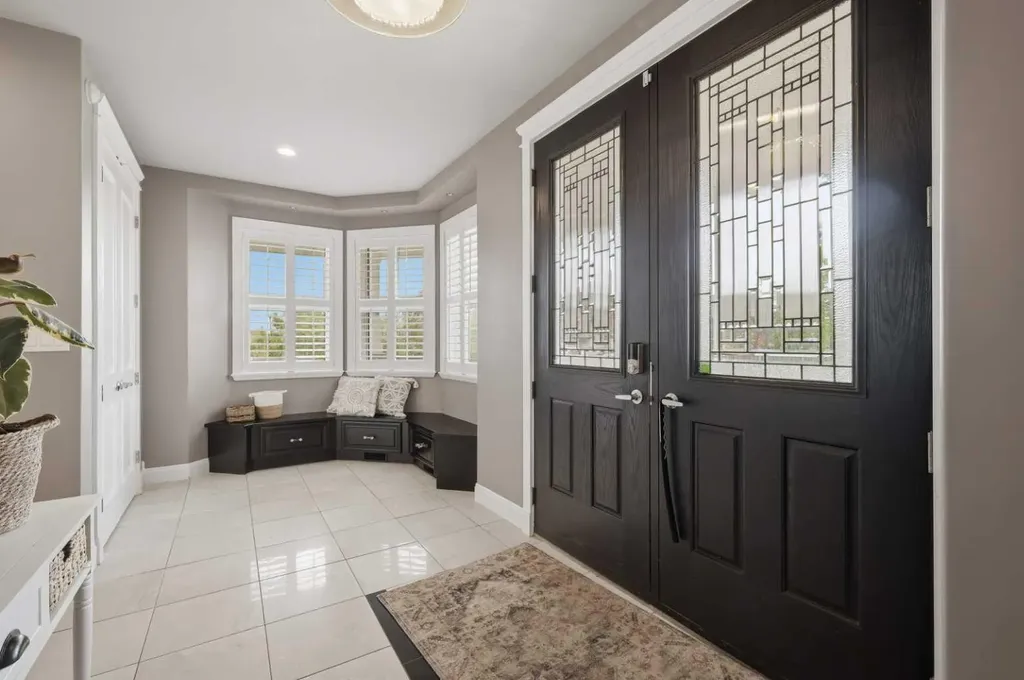 1 Rosewood Rise Sylvan Lake AB T4S 0G3
