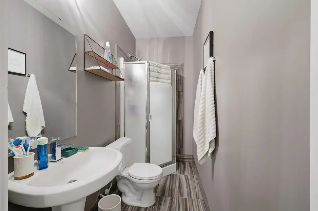 1 Rosewood Rise Sylvan Lake AB T4S 0G3