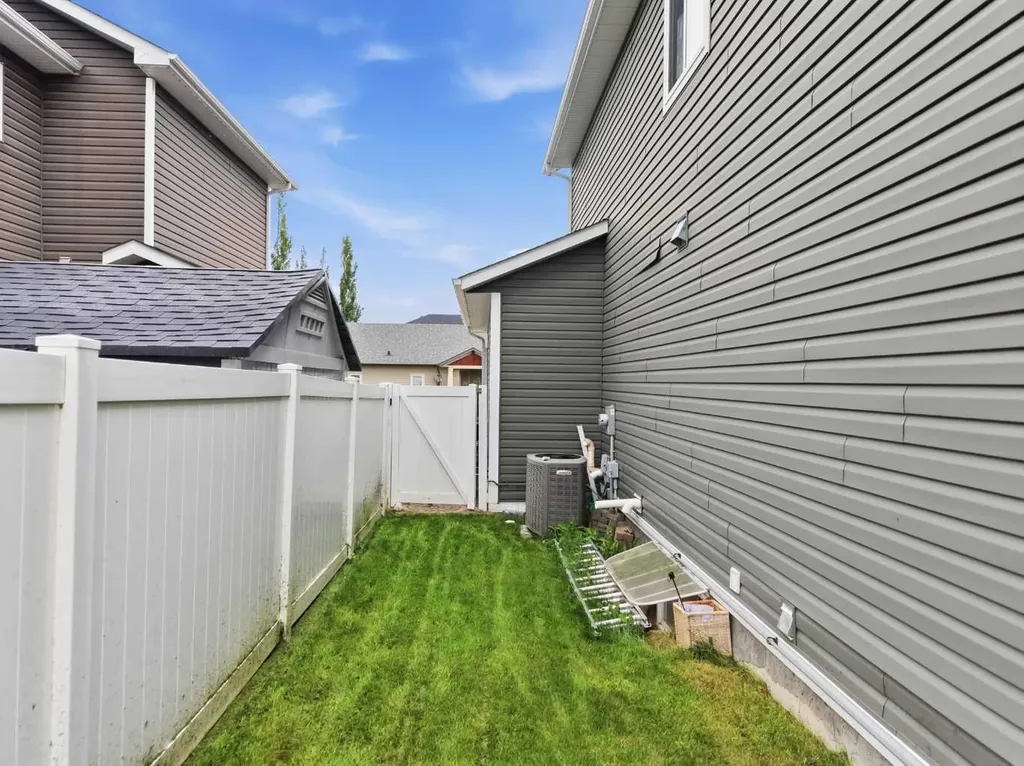 1 Rosewood Rise Sylvan Lake AB T4S 0G3