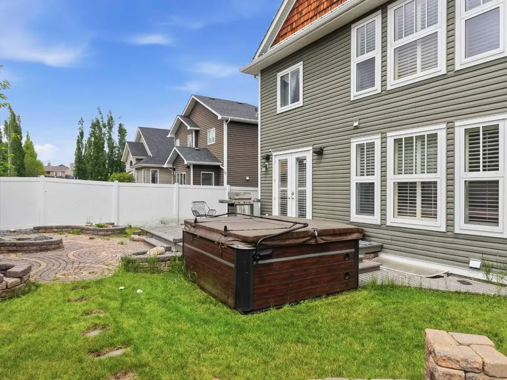 1 Rosewood Rise Sylvan Lake AB T4S 0G3