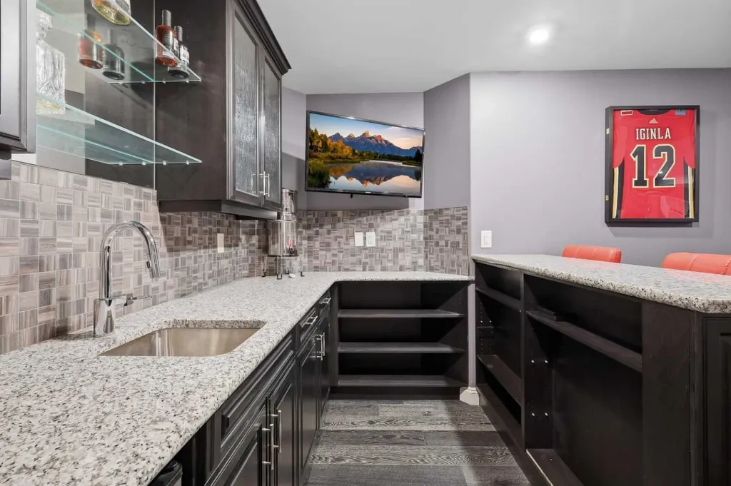 1 Rosewood Rise Sylvan Lake AB T4S 0G3