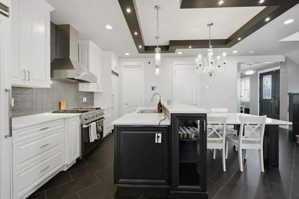 1 Rosewood Rise Sylvan Lake AB T4S 0G3