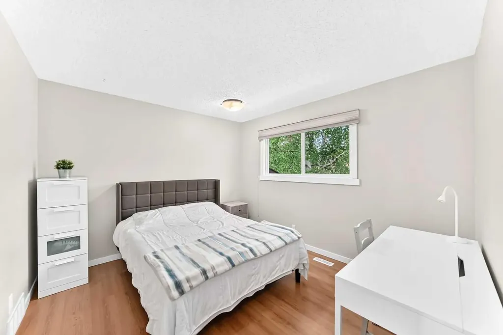 77 Edgeford Way NW Calgary AB T3A2S8