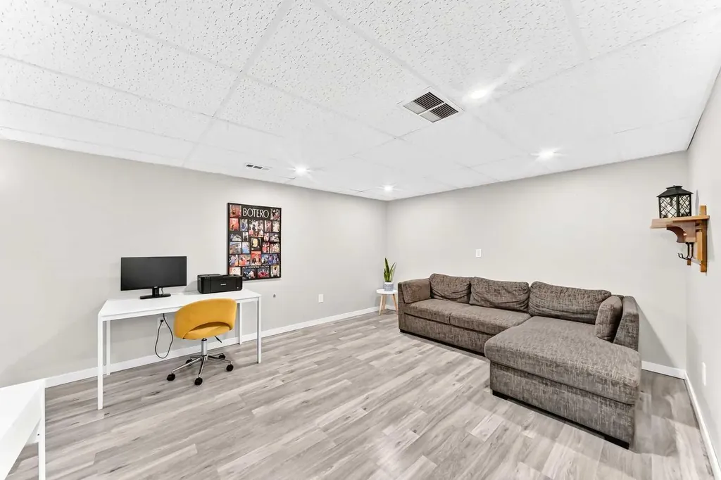 77 Edgeford Way NW Calgary AB T3A2S8