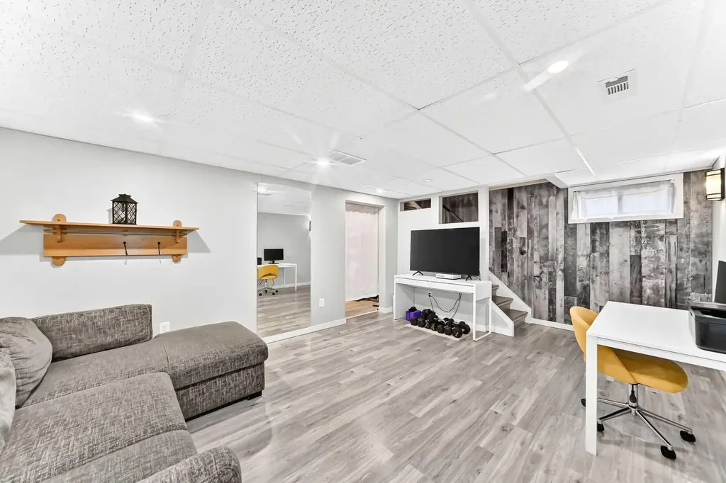 77 Edgeford Way NW Calgary AB T3A2S8