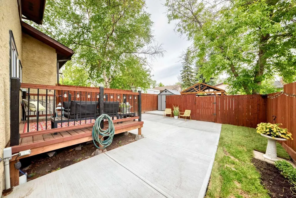 77 Edgeford Way NW Calgary AB T3A2S8