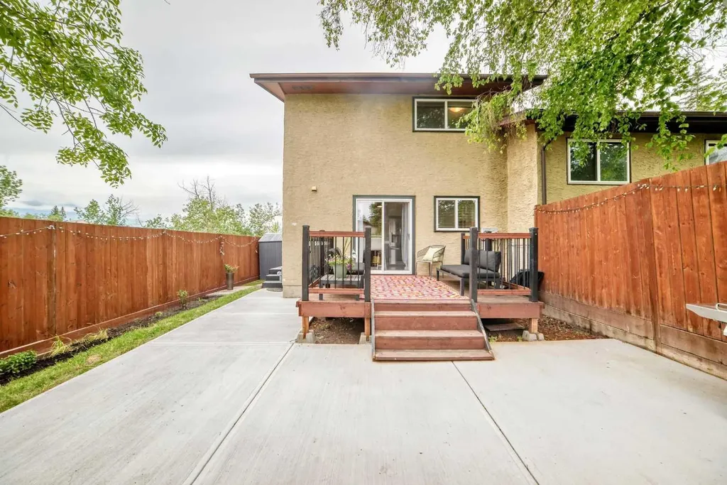 77 Edgeford Way NW Calgary AB T3A2S8
