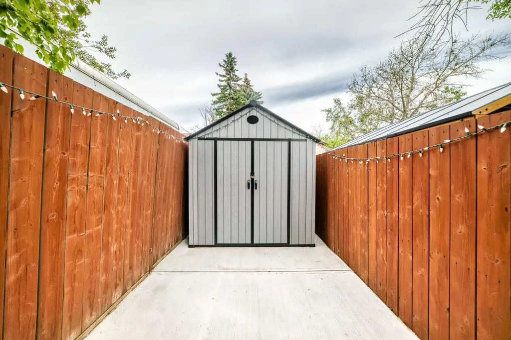 77 Edgeford Way NW Calgary AB T3A2S8