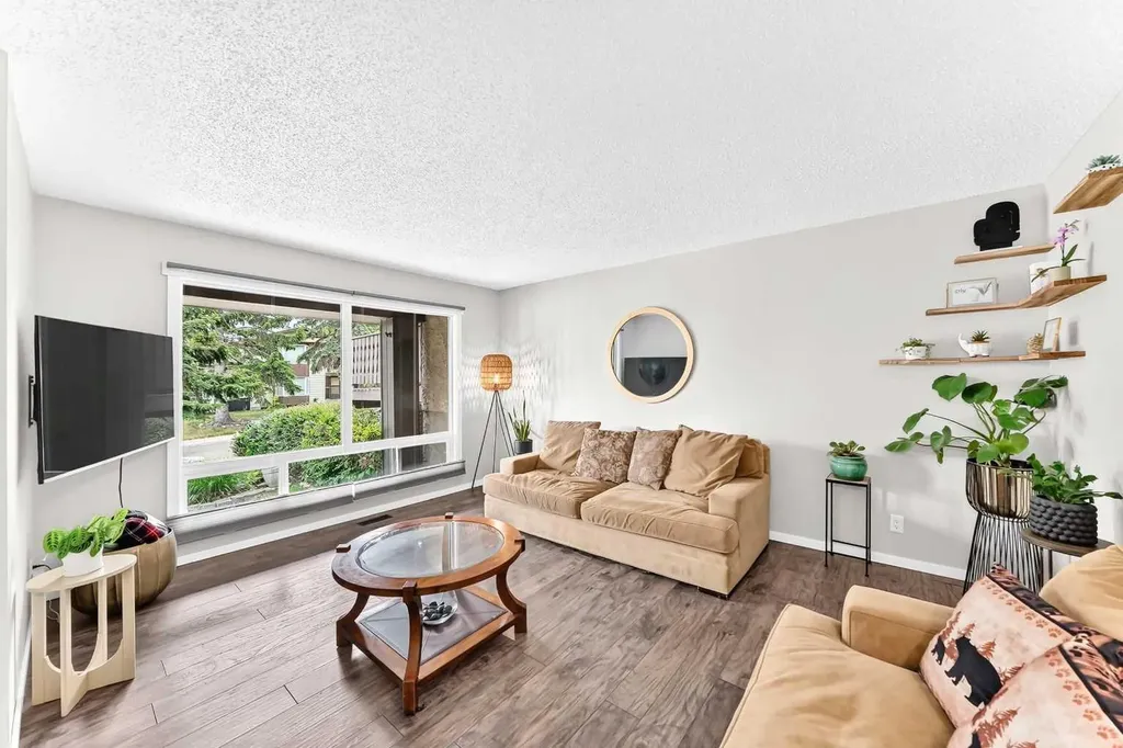 77 Edgeford Way NW Calgary AB T3A2S8