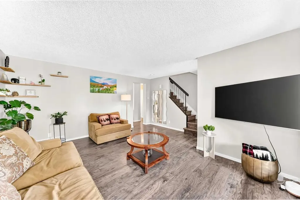 77 Edgeford Way NW Calgary AB T3A2S8
