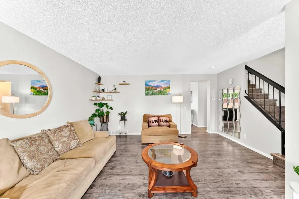 77 Edgeford Way NW Calgary AB T3A2S8