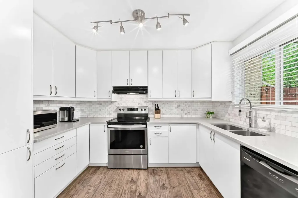 77 Edgeford Way NW Calgary AB T3A2S8