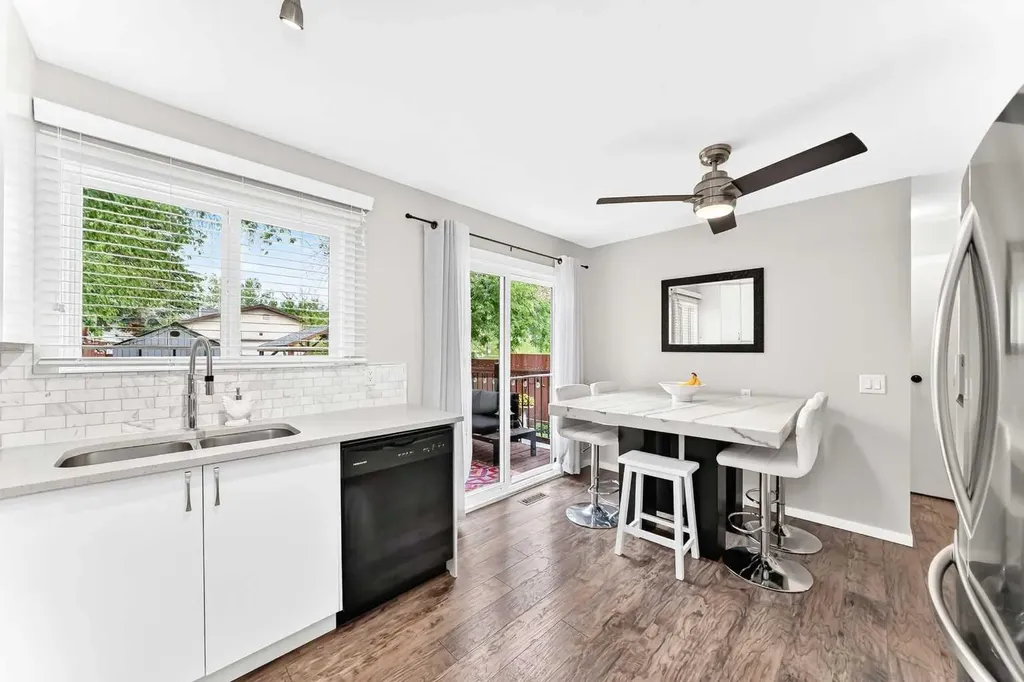 77 Edgeford Way NW Calgary AB T3A2S8