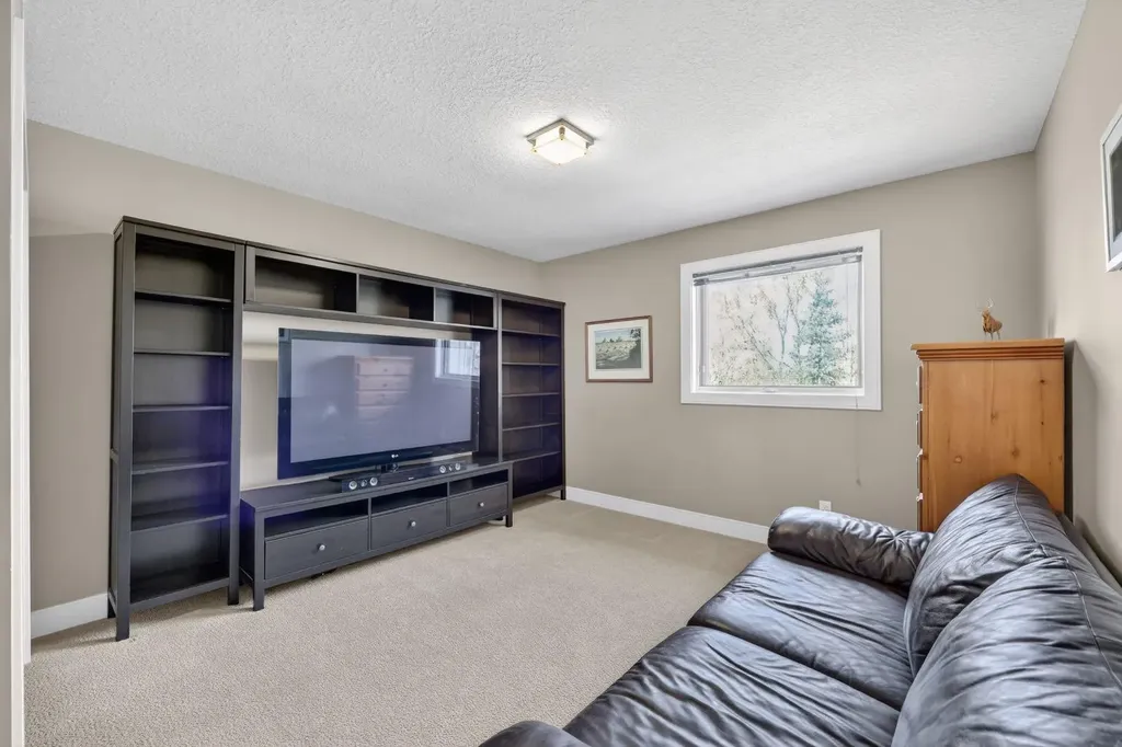 222 Diamond Drive SE Calgary AB T2J 7C8
