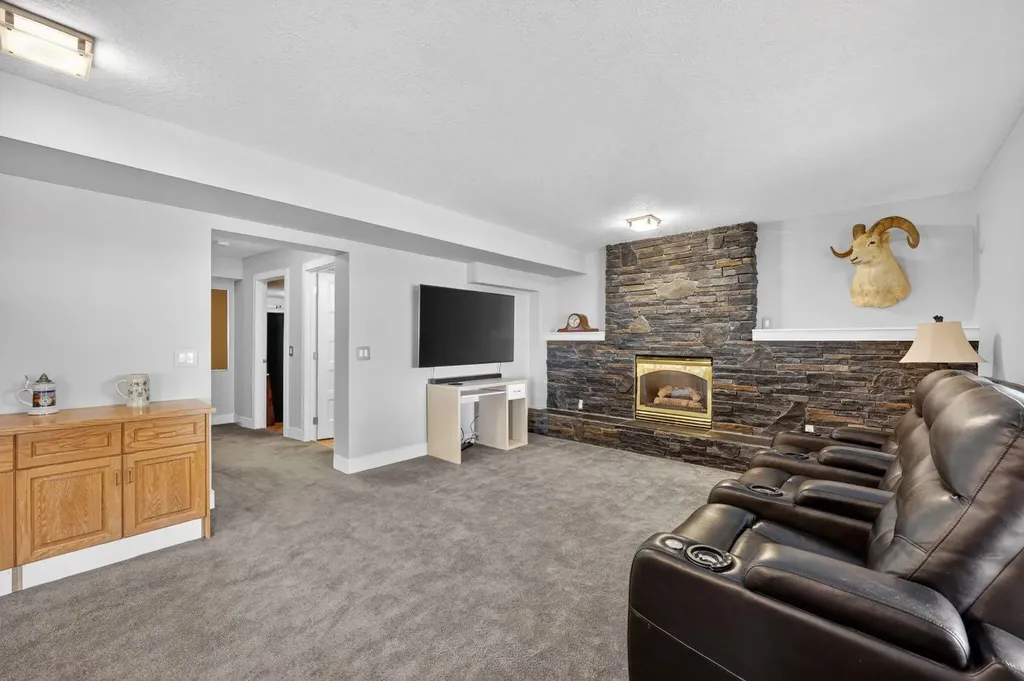 222 Diamond Drive SE Calgary AB T2J 7C8