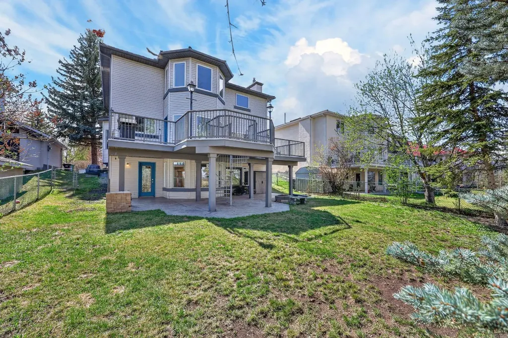 222 Diamond Drive SE Calgary AB T2J 7C8