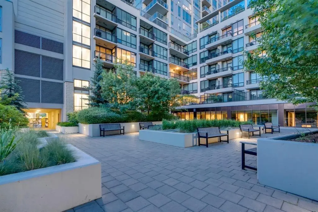222 Riverfront Avenue SW Calgary AB T2P 0X2